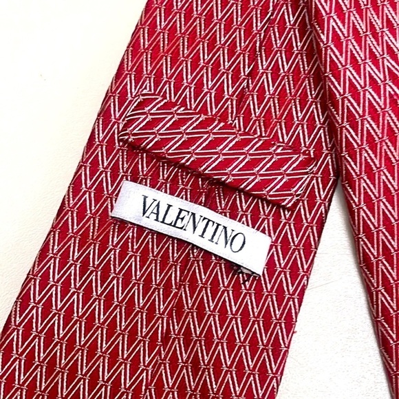 🆕 VALENTINO Italian Silk Tie - Picture 4 of 5